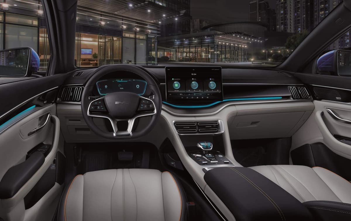 Plug-In-Hybrid BYD Song Plus DM-i 2022 18.3kWh 170km/h 192hp
