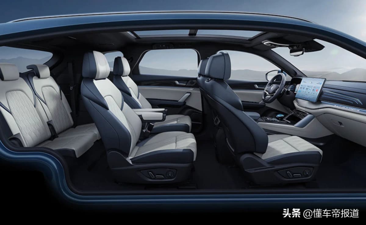 Plug-In Hibrid BYD TANG 2022 83.9kWh 180km/h 629hp
