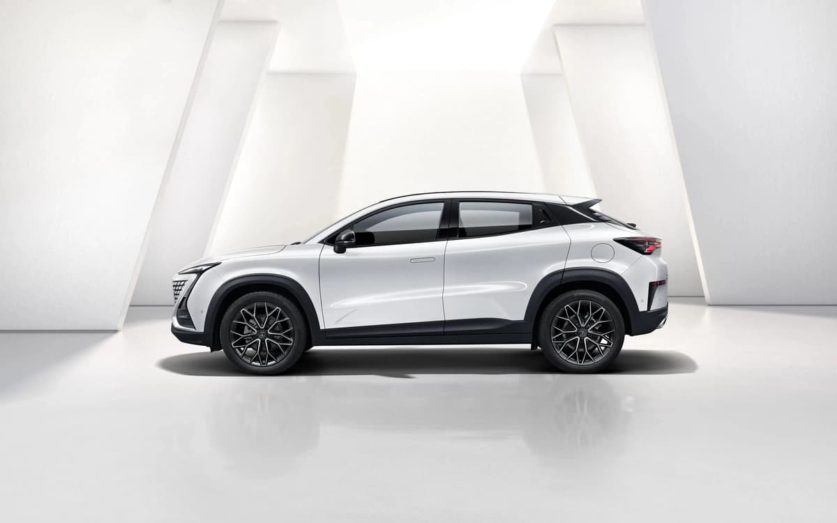 Daxili yanma mühərrikli Changan Uni-T 2023 200km/h 188hp